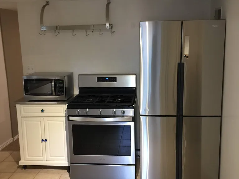 309 Cantril St #B — Photo 9