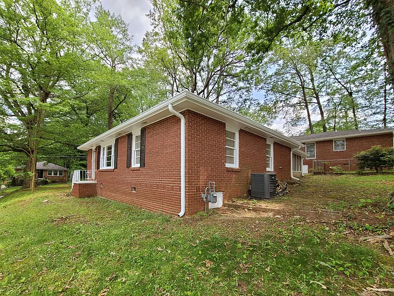 3225 Forrest Hills Dr — Photo 4