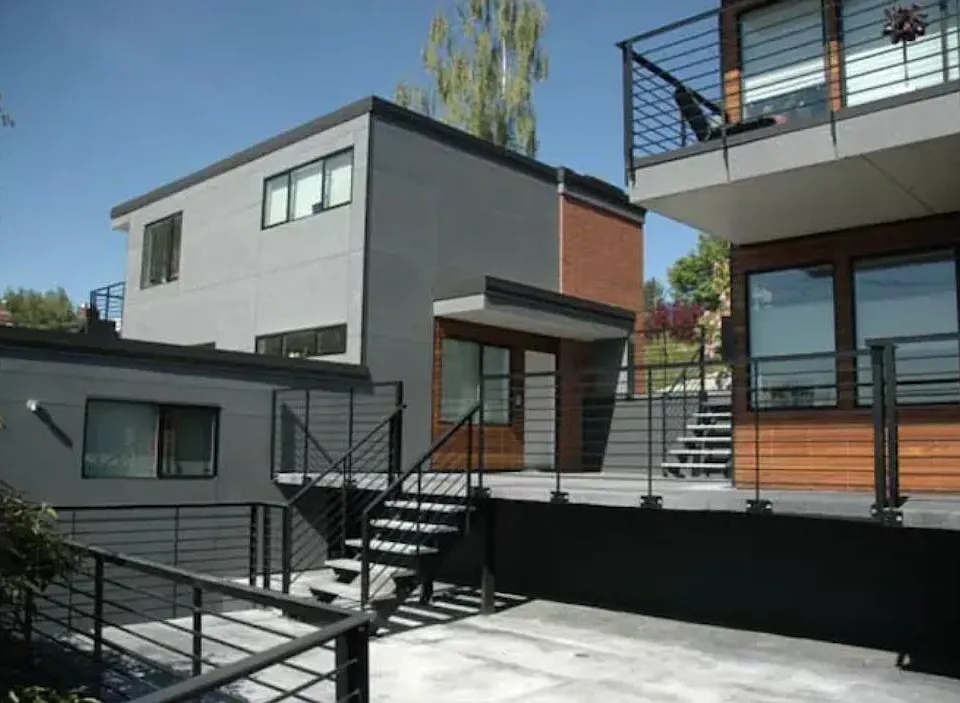 2404 Thorndyke Pl W #5