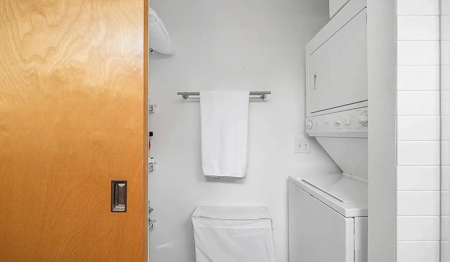 1 bed, 1.5 bath, 1190 sqft, $1,950 — Photo 3