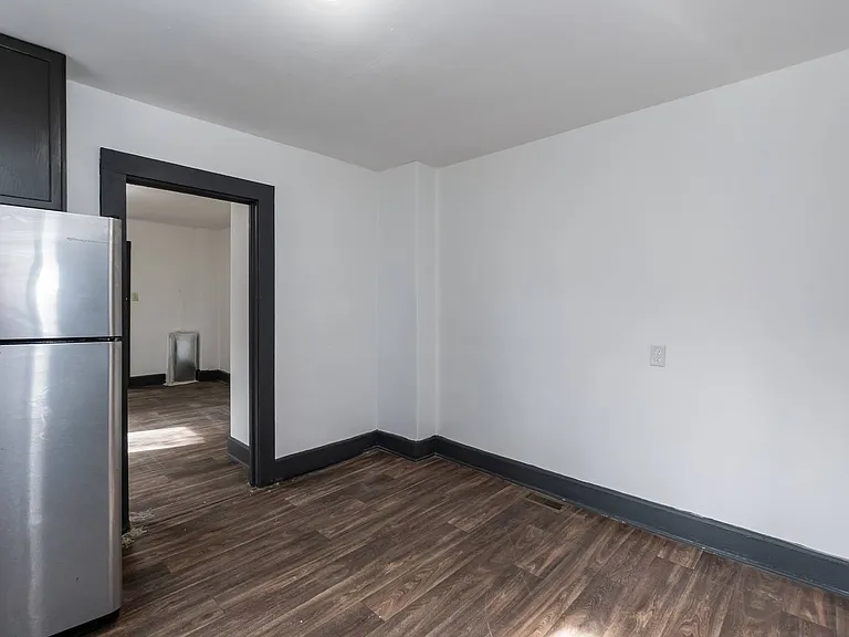 647 Arch St — Photo 11