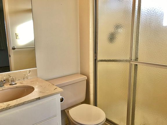 3rd image of 131 Dover Ct
