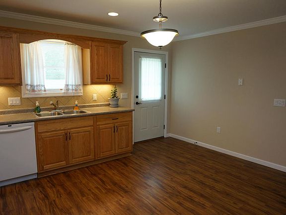 5th image of 29 Bailey Park Dr