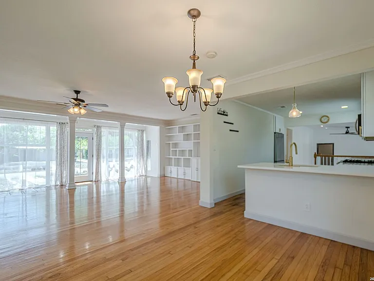 227 Devonshire Dr — Photo 16