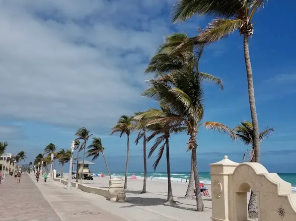 326 Harrison St, Hollywood, FL