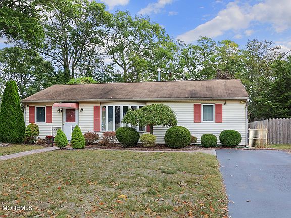 2nd image of 303 Constitution Drive