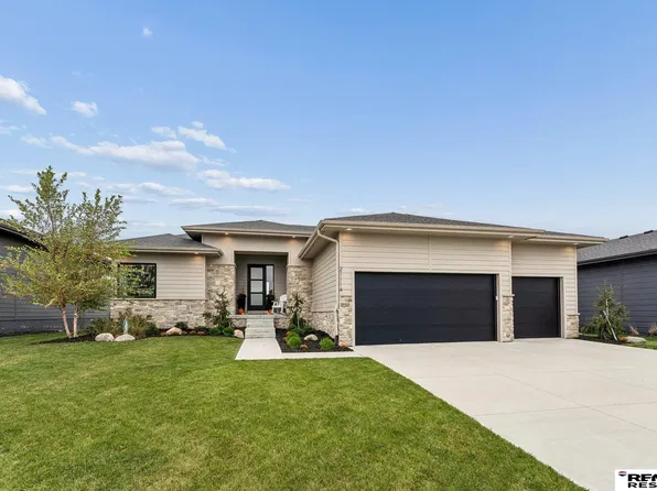 21114 Atwood Ave, Elkhorn, NE 68022