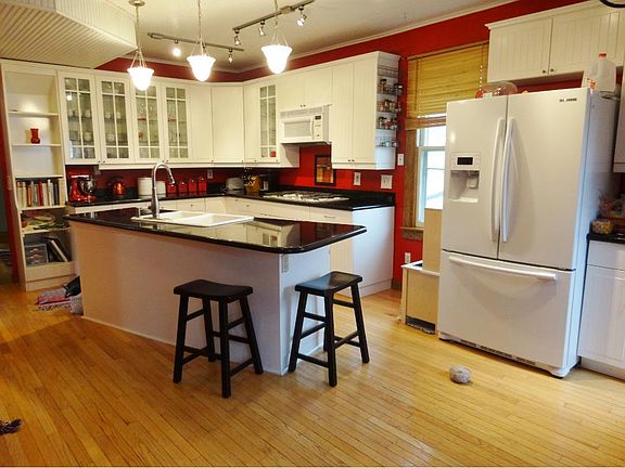 2nd image of 1028 Jessamine Ave E