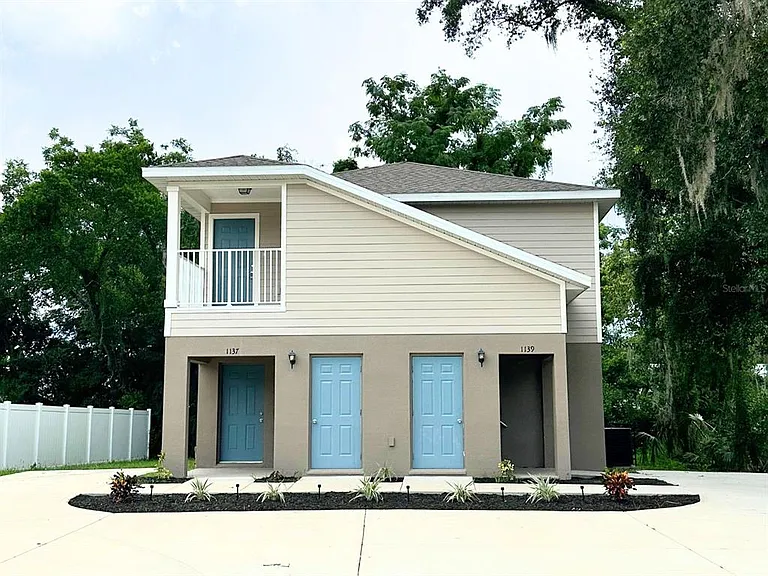 1137 Sycamore St — Photo 1