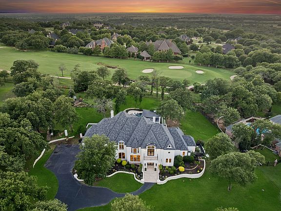 3rd image of 6001 Pine Valley Dr