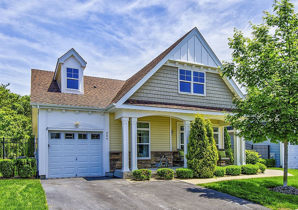 1st image of 204 Sand Hills Ln