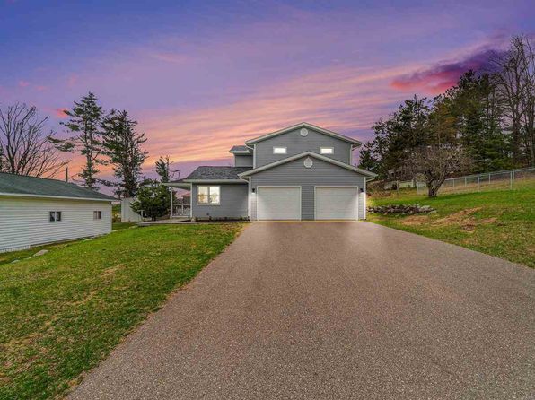 1031 Washington St, Harbor Springs, MI 49740
