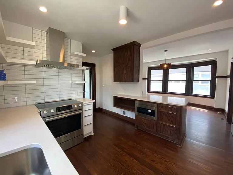 2704 Charlotte St — Photo 6
