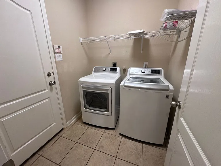 8707 Roswell Rdg — Photo 16
