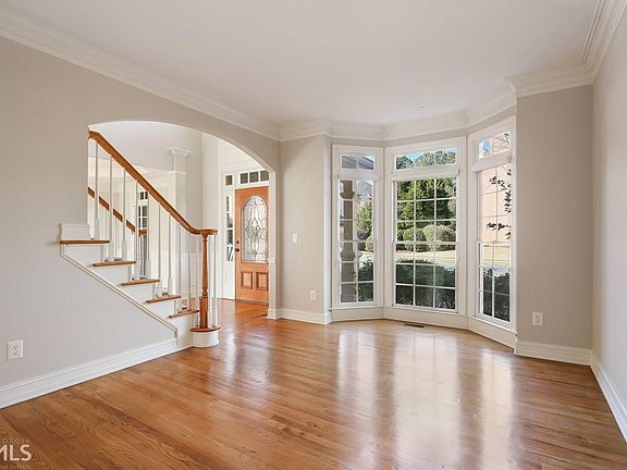 5th image of 370 Lake Manor Trce