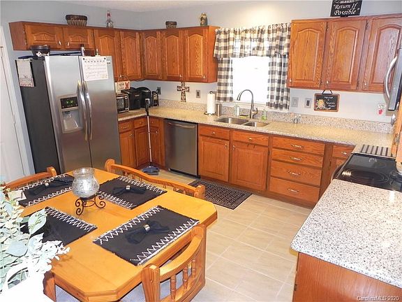 3rd image of 918 Hidden Creek Cir