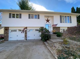143 James Dr, Macomb, IL 61455