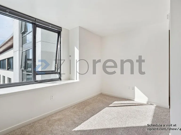 250 King St #754 — Photo 11