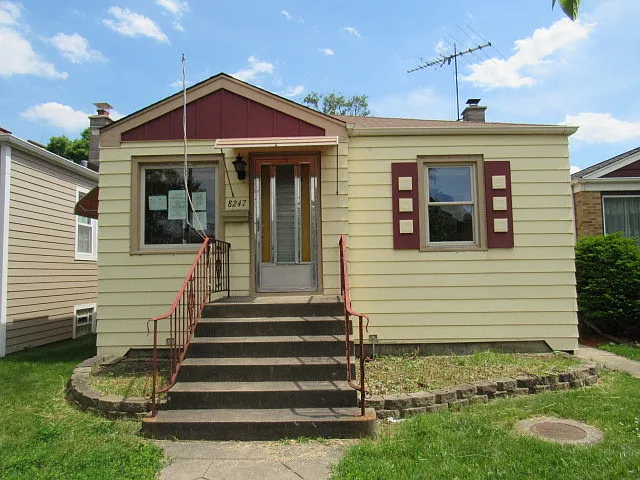 8247 W Forest Preserve Ave photo 1