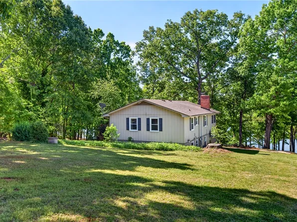 245 Perry Cir, Townville, SC 29689