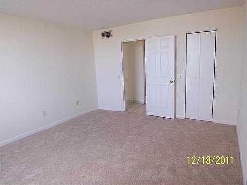 4th image of 2075 NE 164th St APT 802