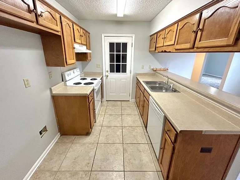 5435 Gardendale St — Photo 3