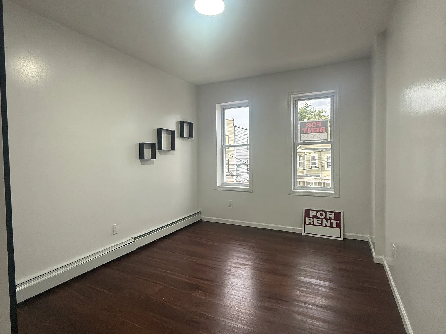 4 bed, 1100 sqft, $2,900 — Photo 2