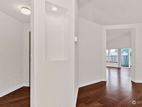 3rd image of 8114 Trimble Lane SE