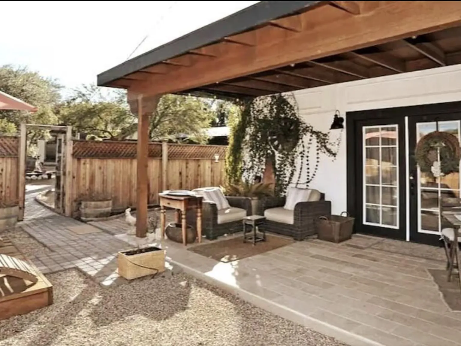 2817 E Helen St — Photo 1