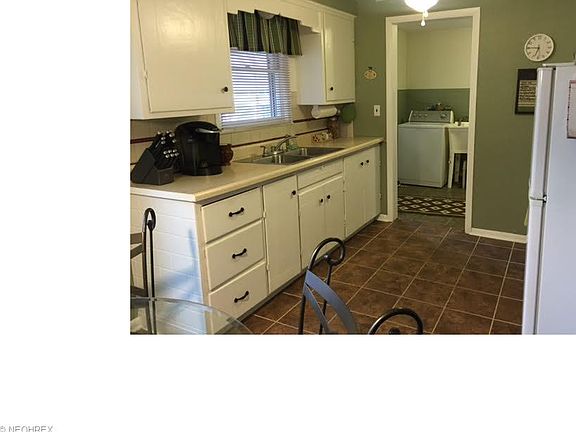 4th image of 169 Centervale Ave