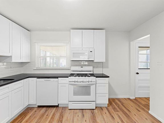 3rd image of 1463 Fairmeadows Ln