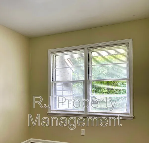 3284 Parham St — Photo 15