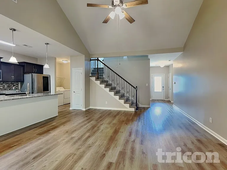 476 Woodtrace Dr — Photo 2