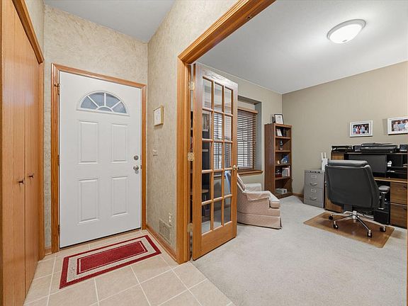 4th image of 660 Waters Edge DRIVE #6