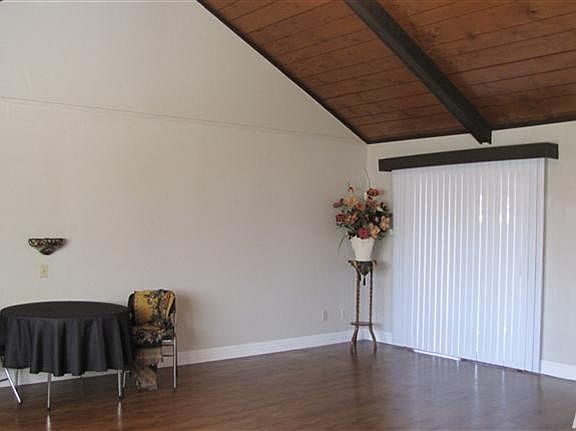 4th image of 1257 E Oak Ave