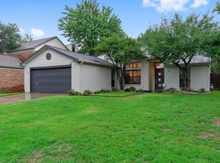 1211 Berkley Dr, Grapevine, TX 76051