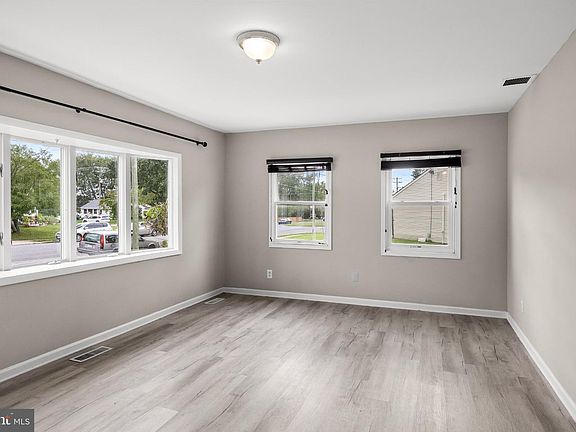 4th image of 91 Baker Blvd