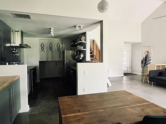 4th image of 2419 Park Place Dr