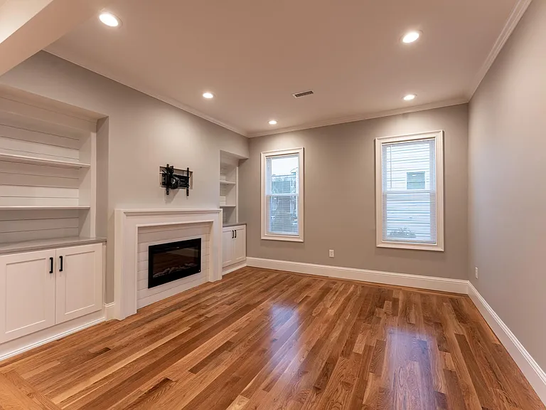 305 W 3rd St #2 — Photo 8