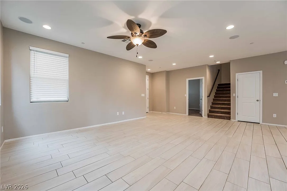 4 bed, 3.0 bath, 2384 sqft, $2,600 — Photo 2