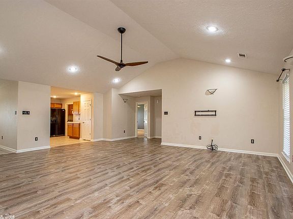 5th image of 19 Weatherton Dr