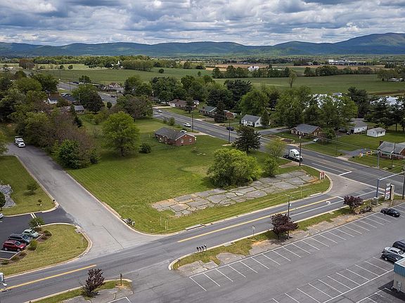 2nd image of 3318 Stuarts Draft Hwy