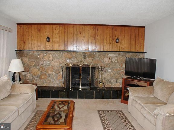 5th image of 1120 Meander Dr