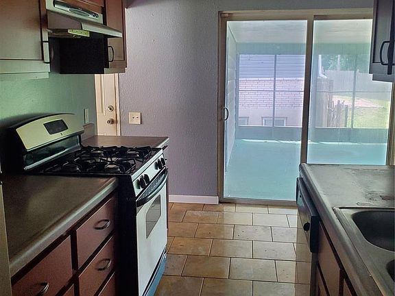 5th image of 10233 Cedarhurst Dr