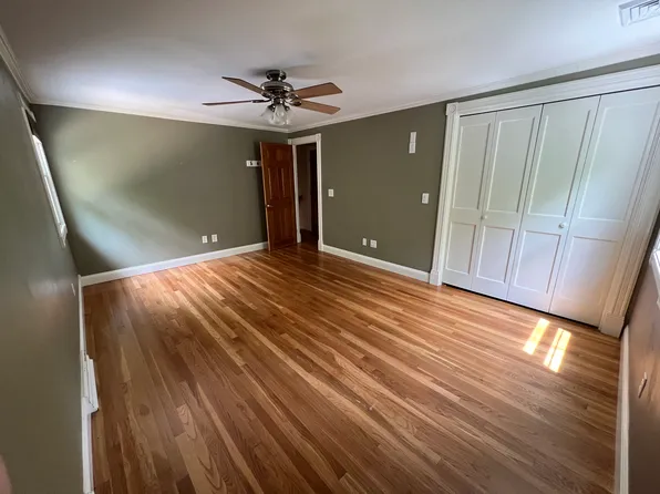 123 Lincoln Pkwy, Lowell, MA 01851