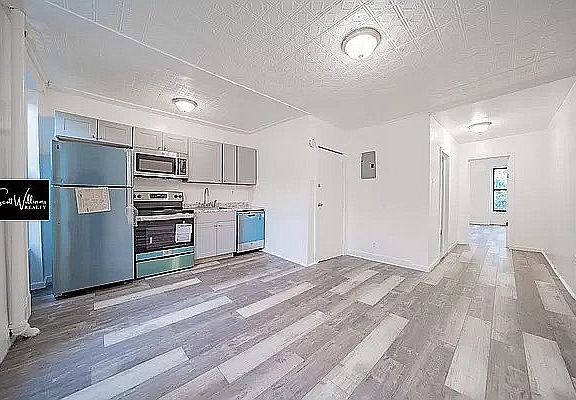 4th image of 629 Throop Ave #4