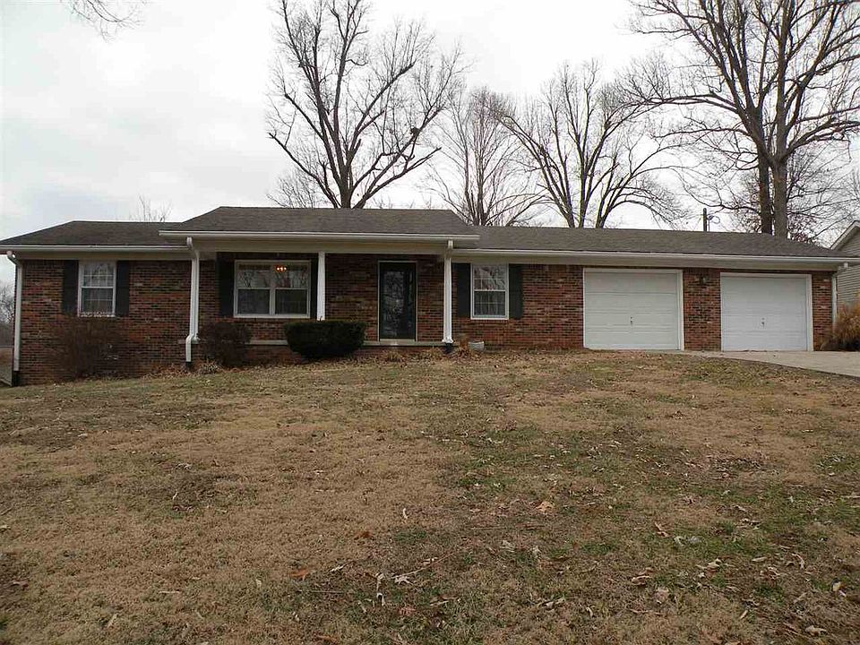 1st image of 305 Magnolia Dr