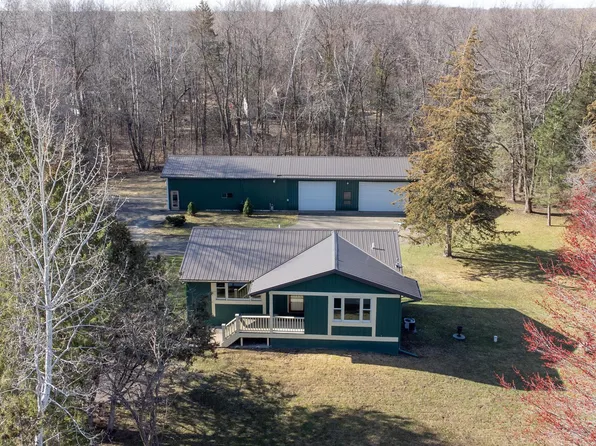 28308 Lakelawn Dr, Lindstrom, MN 55045