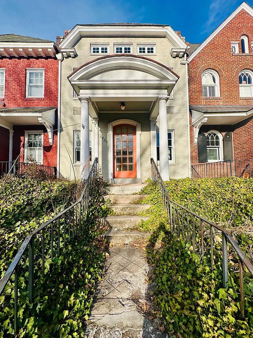 Charming 3bdrm/1.5bth Home Conveniently Located in Richmond's Carytown Area w/Private Balcony!! — Photo 2
