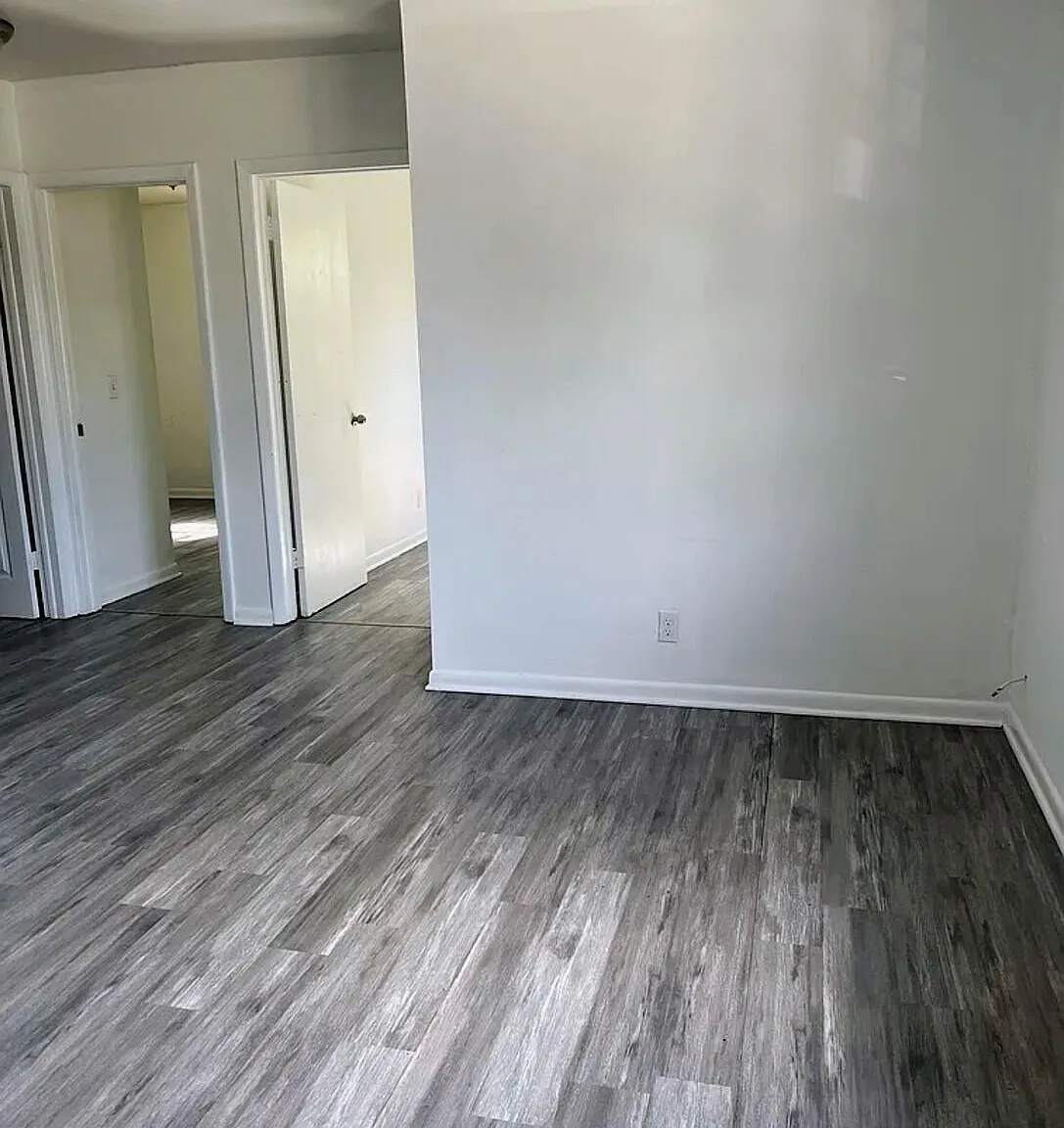 2 bed, 1.0 bath, 900 sqft, $800 — Photo 1